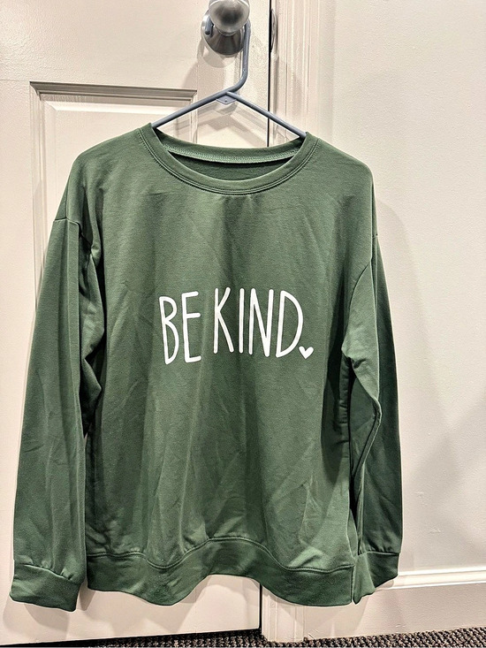 Source Unknown Tops - Green Be Kind Crewneck Size Medium Like New